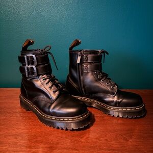 Dr Martens 1460 SMOOTH LEATHER BUCKLE BOOTS. Black Womens size 9US/7UK.